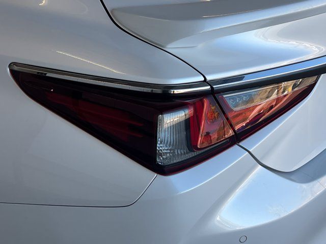 Used 2021 Lexus ES 300h w/ Accessory Package FWD image 16