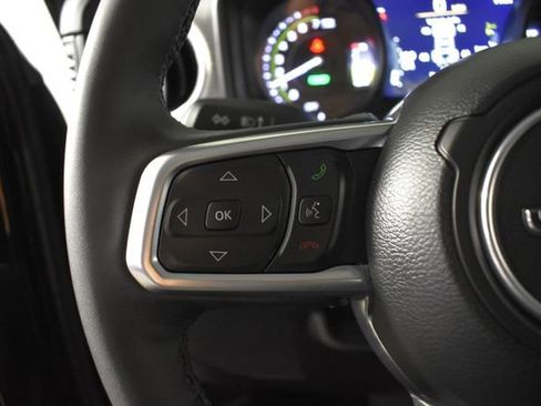 Used 2025 Jeep Wrangler Unlimited Sahara AWD/4WD image 16