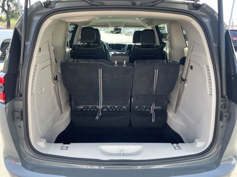 Used 2022 Chrysler Pacifica Touring-L w/ Uconnect Theater Family Group image 7