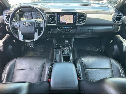 Used 2019 Toyota Tacoma TRD Sport w/ TRD Premium Sport Package RWD image 4