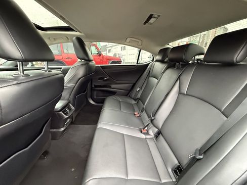 Used 2023 Lexus ES 250 w/ Premium Package image 17