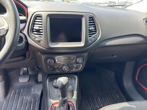 Used 2018 Jeep Compass Trailhawk w/ Cold Weather Group AWD/4WD image 21