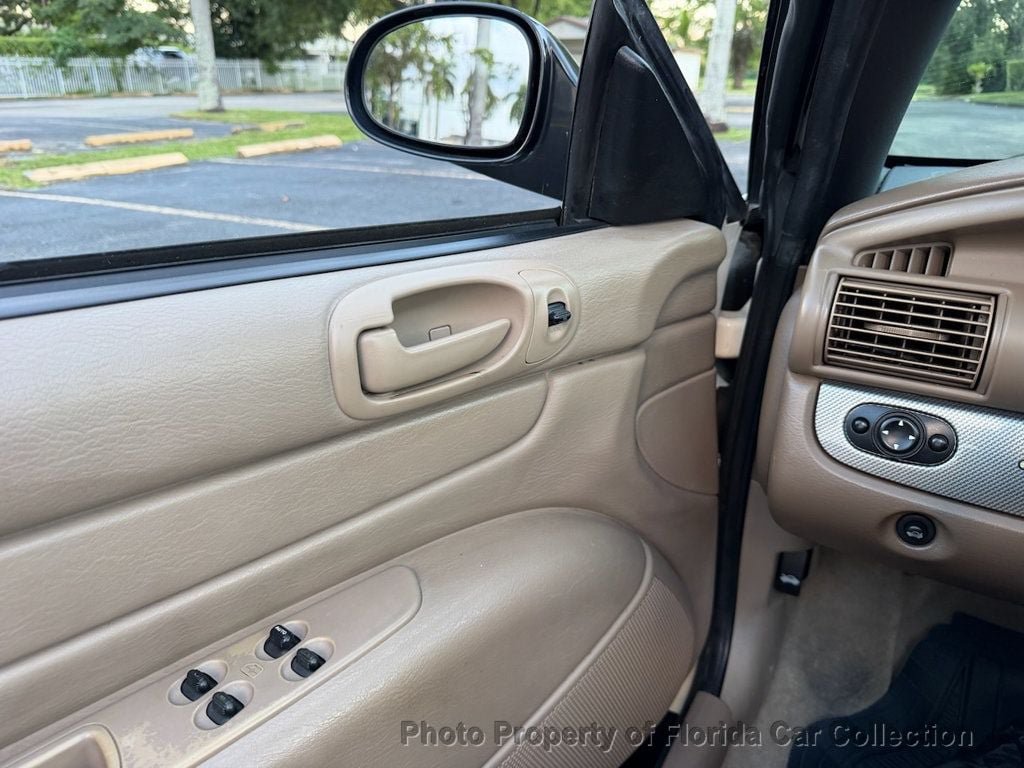 Used 2004 Chrysler Sebring GTC FWD image 55