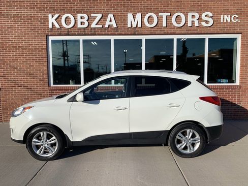 Used 2011 Hyundai Tucson GLS image 2