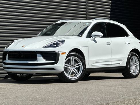 Certified 2026 Porsche Macan AWD/4WD image 1