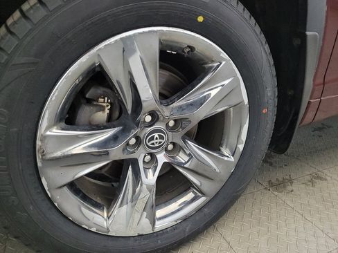 Used 2018 Toyota Highlander Limited Platinum image 31