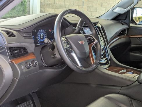 Used 2018 Cadillac Escalade ESV Luxury image 2