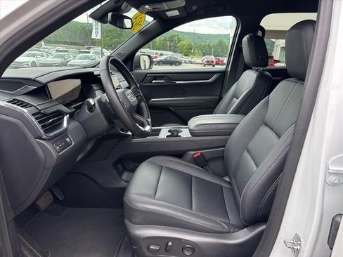 Used 2024 GMC Acadia Elevation w/ Luxury Package FWD image 9