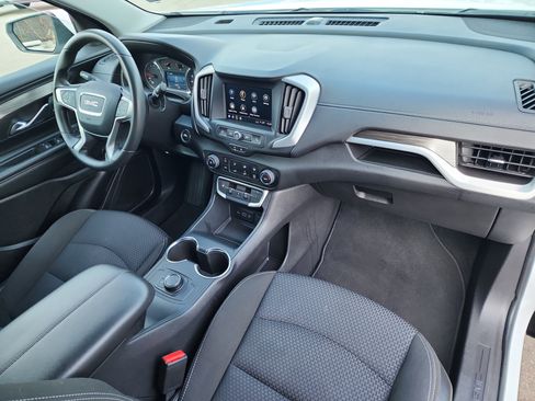Used 2024 GMC Terrain SLE image 16