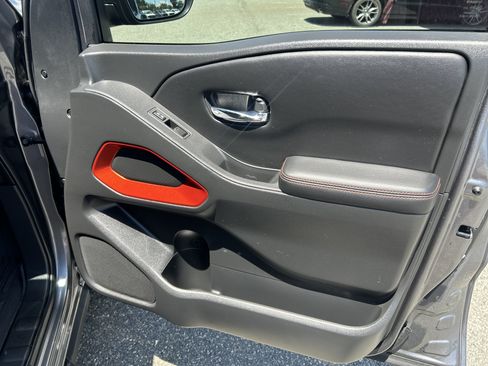 Used 2025 Nissan Frontier Pro-X RWD image 19