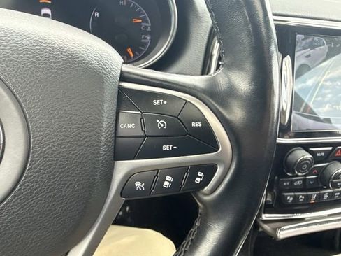Used 2022 Jeep Grand Cherokee Limited AWD/4WD image 34