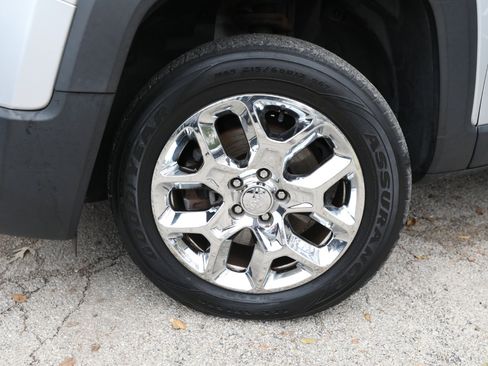 Used 2016 Jeep Renegade Latitude image 10