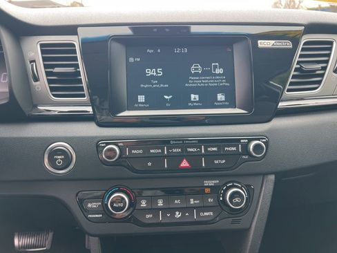 Used 2019 Kia Niro EX w/ Cold Weather Package 2.0 FWD image 18