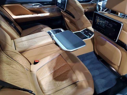 Used 2022 BMW ALPINA B7 xDrive image 24