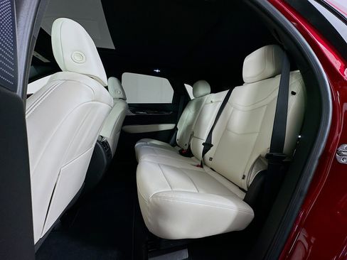 Used 2025 Cadillac XT5 Sportv w/ Technology Package image 26