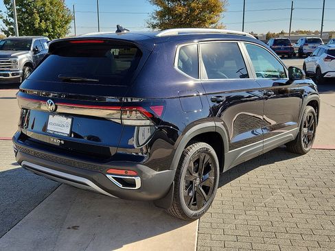 New 2026 Volkswagen Taos SE image 4