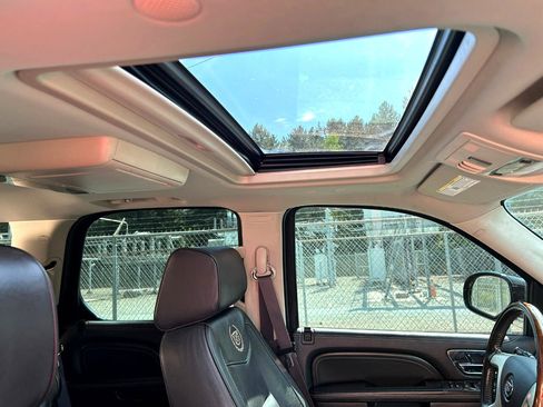 Used 2013 Cadillac Escalade Platinum image 19