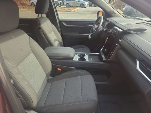 Used 2025 GMC Acadia Elevation w/ LPO, All-Weather Package image 18