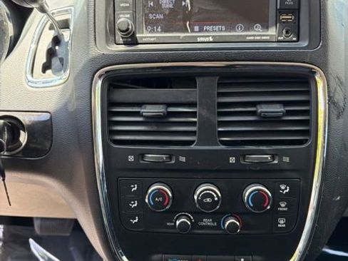 Used 2017 Dodge Grand Caravan SE w/ Power Window Group FWD image 15