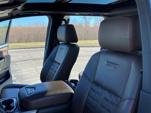 Used 2024 Nissan Titan Platinum Reserve w/ Moonroof Package AWD/4WD image 19