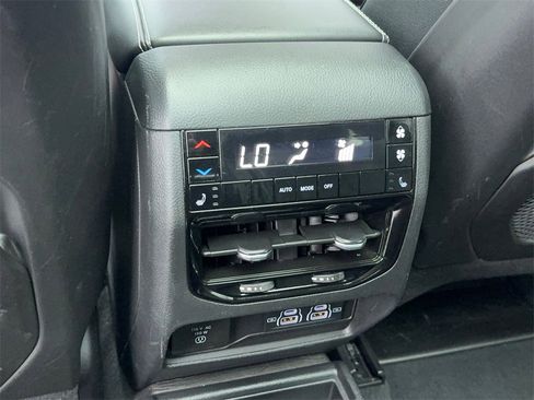 Used 2024 Jeep Grand Cherokee L Limited w/ Luxury Tech Group II image 49