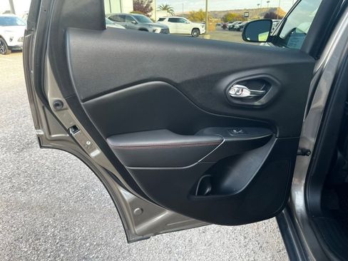 Used 2020 Jeep Cherokee Trailhawk w/ Cold Weather Group image 20