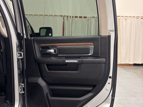 Used 2018 RAM 1500 Laramie w/ Convenience Group AWD/4WD image 31