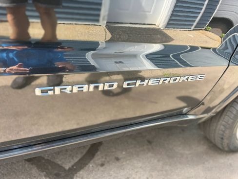 Used 2014 Jeep Grand Cherokee Overland AWD/4WD image 33