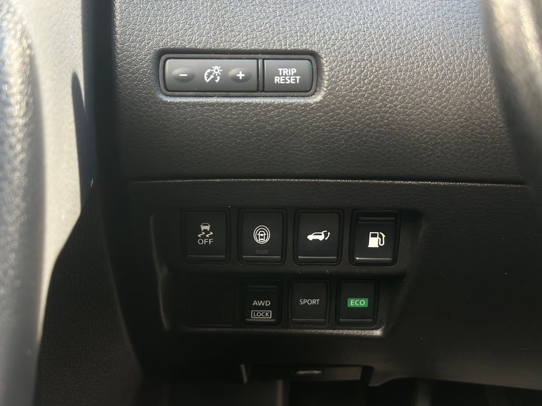 Used 2020 Nissan Rogue SV AWD/4WD image 14