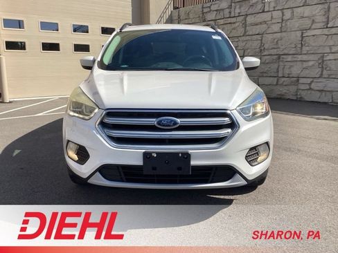 Used 2017 Ford Escape SE w/ Equipment Group 201A AWD/4WD image 2