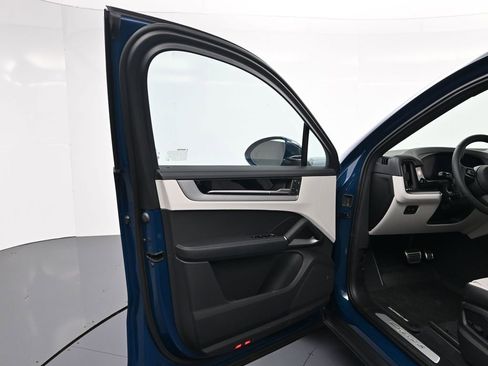 New 2026 Porsche Cayenne S image 16