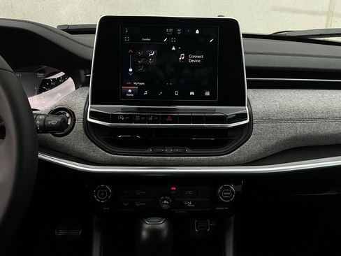 Used 2025 Jeep Compass Latitude image 26