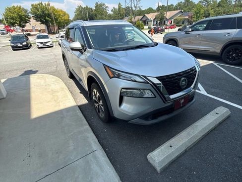 Used 2021 Nissan Rogue SV w/ Premium Package FWD image 2