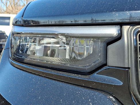 Used 2023 Jeep Grand Cherokee Limited w/ Black Appearance Package image 9