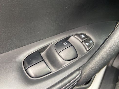 Used 2019 Nissan Rogue SL image 11