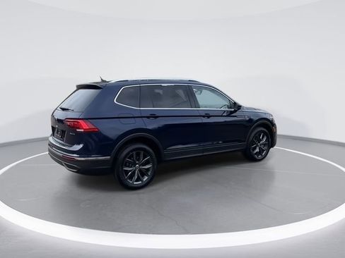 Certified 2022 Volkswagen Tiguan SE w/ Panoramic Sunroof Package image 8