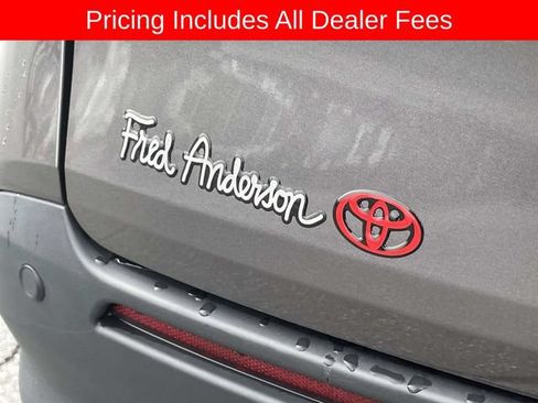 Used 2023 Toyota Sienna XLE FWD image 12