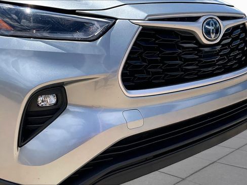 Used 2021 Toyota Highlander XLE FWD image 30
