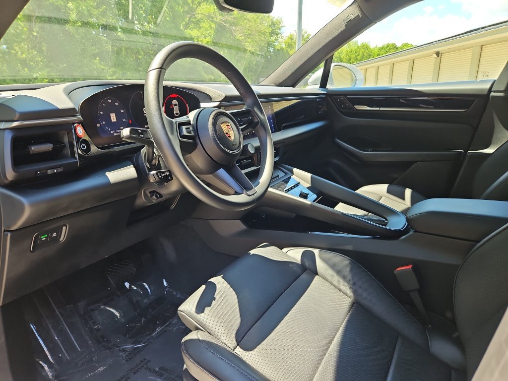 Certified 2025 Porsche Macan 4 Electric AWD/4WD image 4