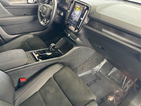 Certified 2023 Volvo C40 P8 Recharge Ultimate image 15