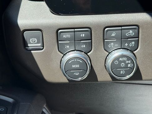 Used 2026 GMC Sierra 1500 SLT w/ SLT Premium Plus Package AWD/4WD image 19
