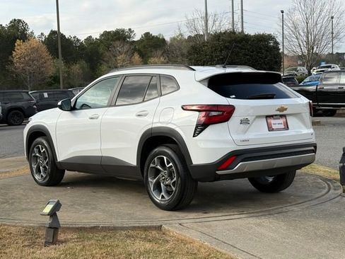 Used 2025 Chevrolet Trax LT image 5