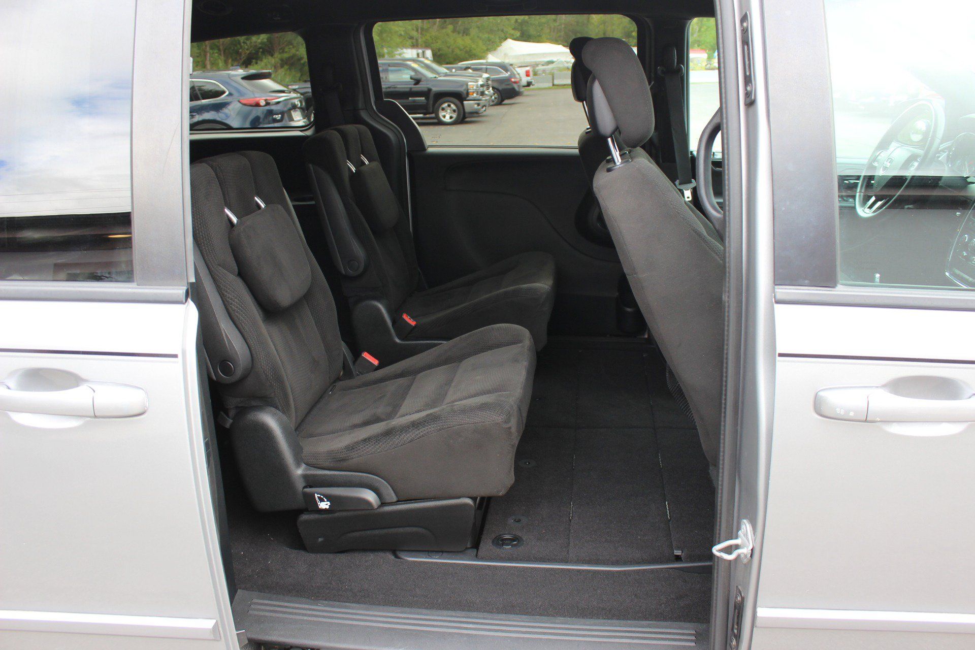 Used 2017 Dodge Grand Caravan SE FWD image 36