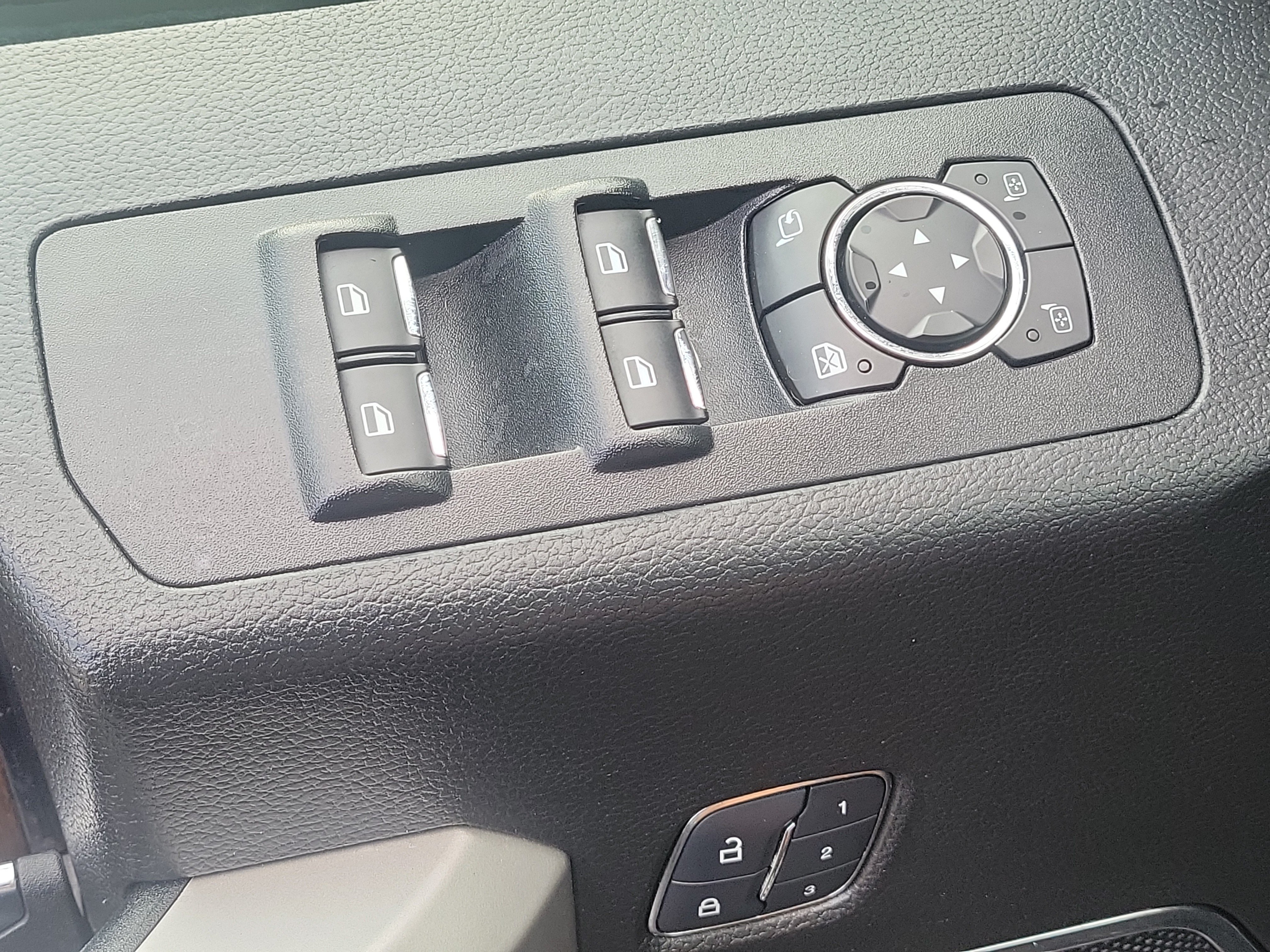 Used 2018 Ford F150 Lariat w/ Equipment Group 502A Luxury AWD/4WD image 31
