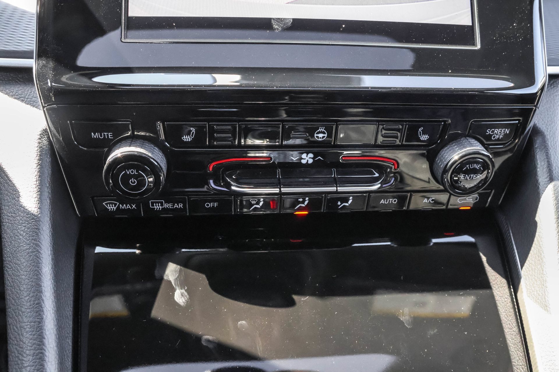 New 2025 Jeep Grand Cherokee Altitude AWD/4WD image 19