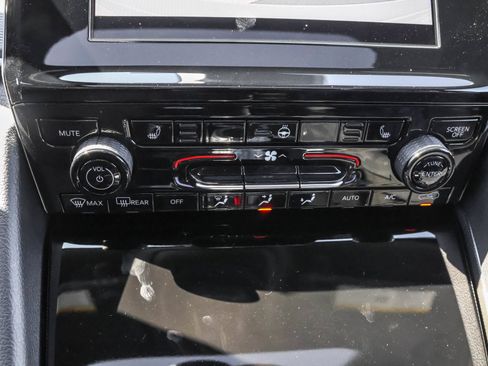 New 2025 Jeep Grand Cherokee Altitude AWD/4WD image 19