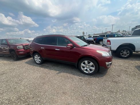 Used 2017 Chevrolet Traverse LT w/ Traveler's Package FWD image 6