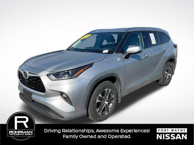 Used 2021 Toyota Highlander XLE AWD/4WD image 4