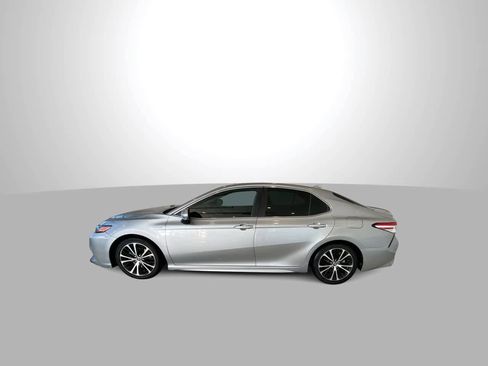 Used 2020 Toyota Camry SE image 5