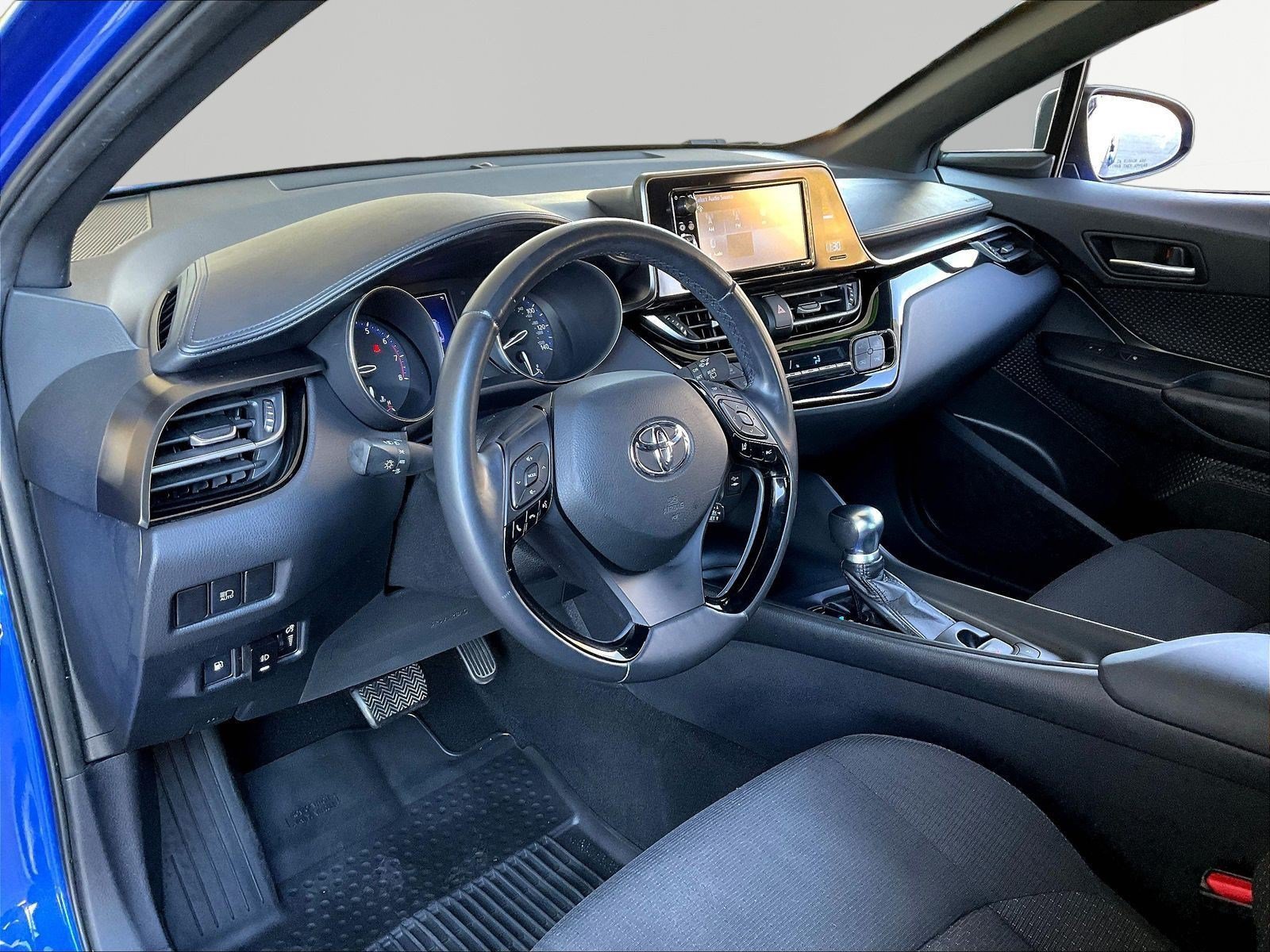 Used 2018 Toyota C-HR XLE FWD image 16